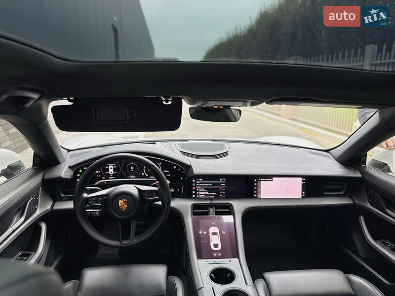 Седан Porsche Taycan 2024 в Киеве