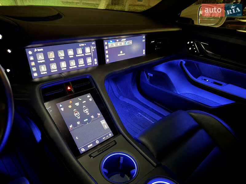 Седан Porsche Taycan 2024 в Киеве