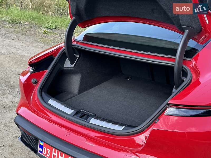 Седан Porsche Taycan 2022 в Києві