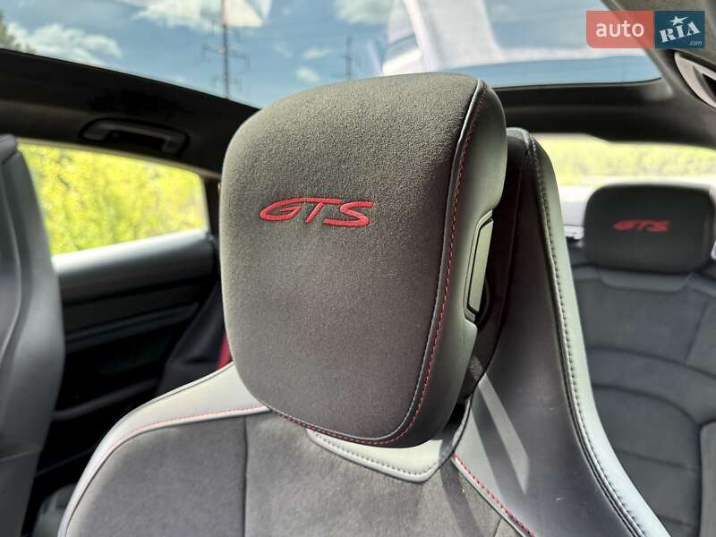 Седан Porsche Taycan 2022 в Києві