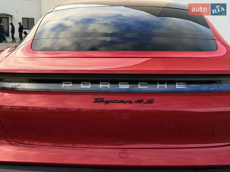 Седан Porsche Taycan 2020 в Луцке