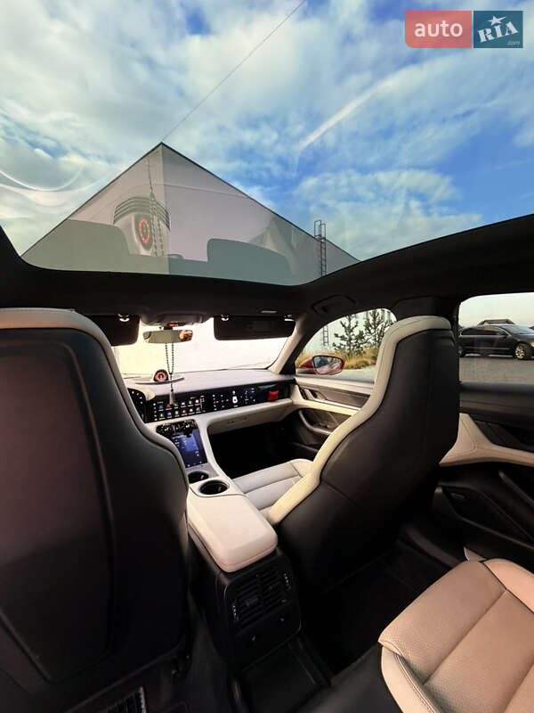 Седан Porsche Taycan 2020 в Луцке