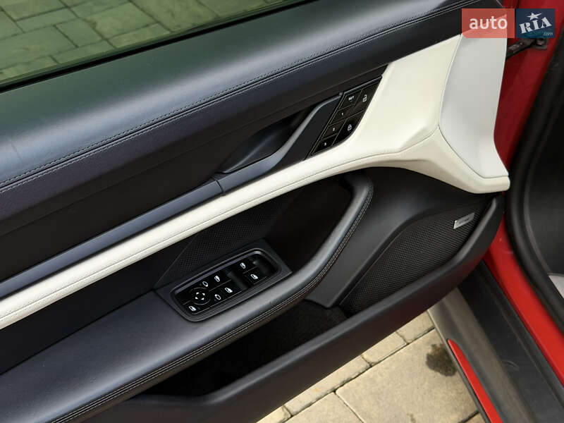 Седан Porsche Taycan 2020 в Луцке