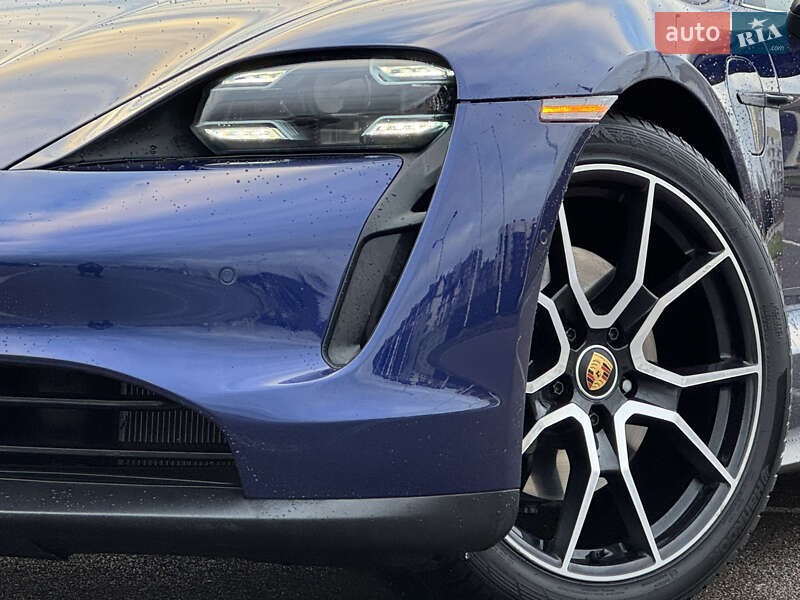 Седан Porsche Taycan 2020 в Киеве