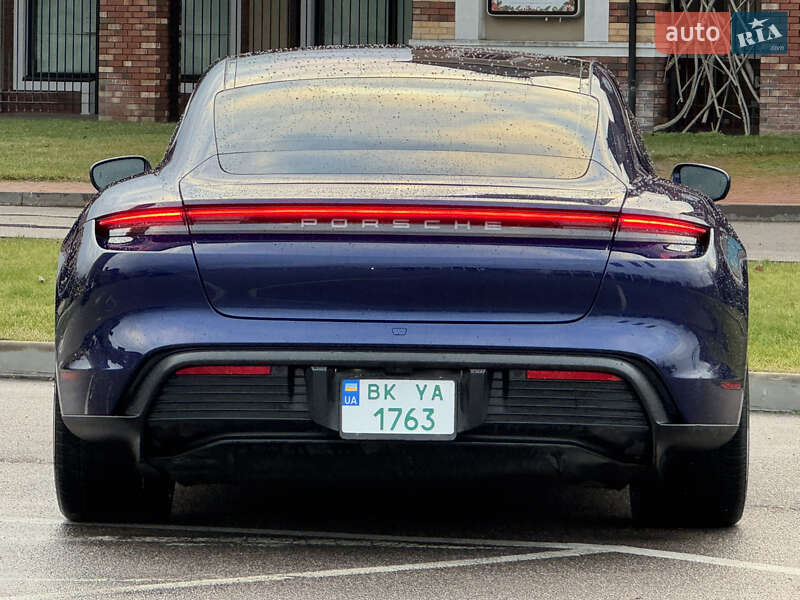 Седан Porsche Taycan 2020 в Киеве