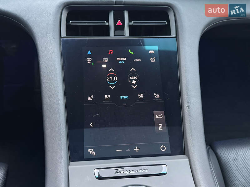 Седан Porsche Taycan 2020 в Киеве