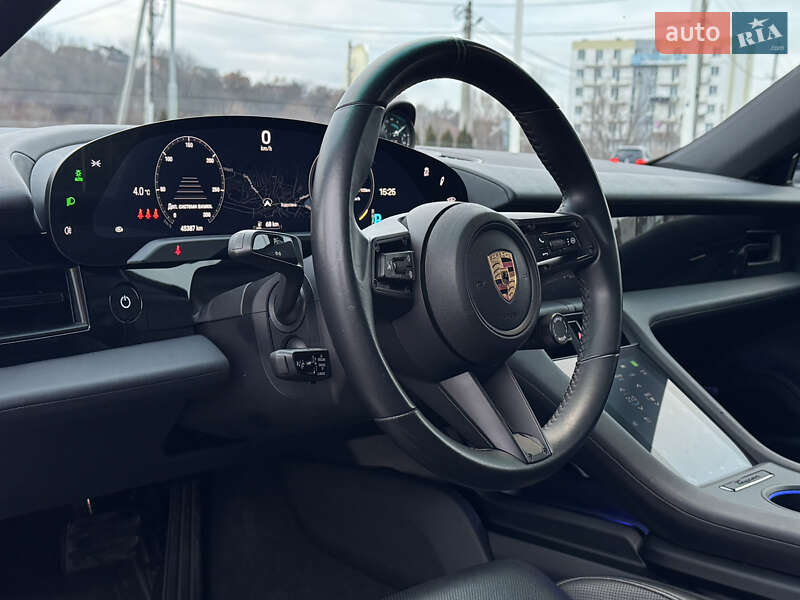 Седан Porsche Taycan 2020 в Киеве