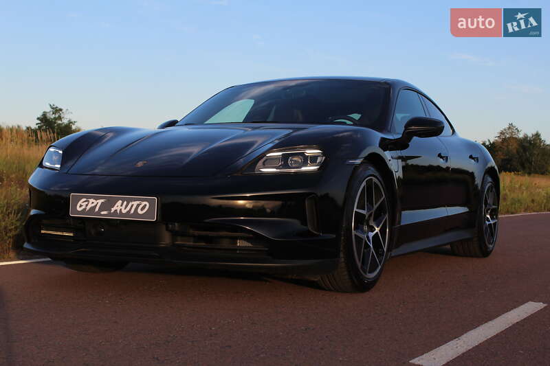 Седан Porsche Taycan 2024 в Киеве