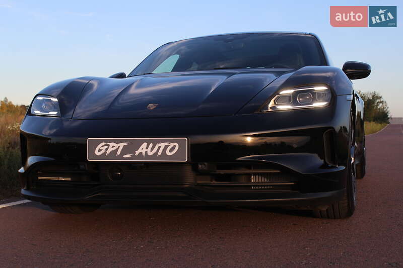 Седан Porsche Taycan 2024 в Киеве