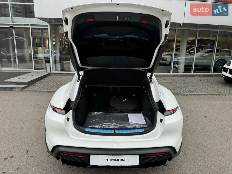 Седан Porsche Taycan 2023 в Дніпрі