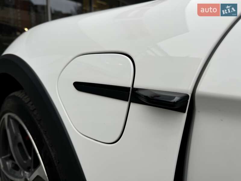 Седан Porsche Taycan 2023 в Дніпрі