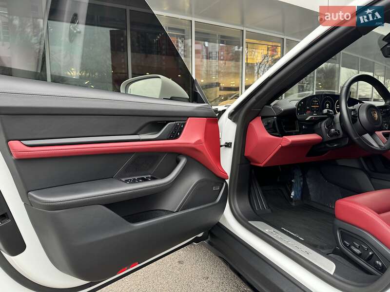 Седан Porsche Taycan 2023 в Дніпрі