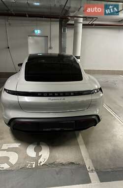 Седан Porsche Taycan 2020 в Києві