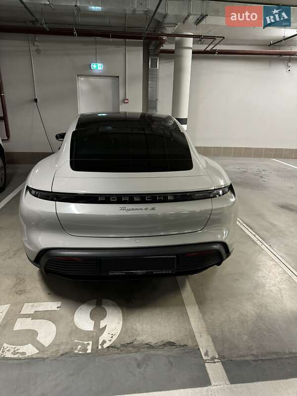 Седан Porsche Taycan 2020 в Киеве