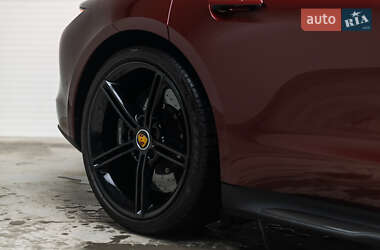Седан Porsche Taycan 2021 в Мукачево