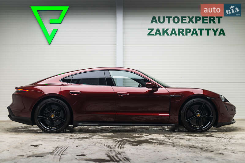 Седан Porsche Taycan 2021 в Мукачево