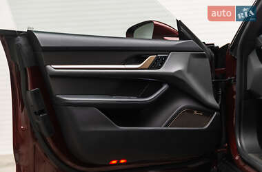 Седан Porsche Taycan 2021 в Мукачево