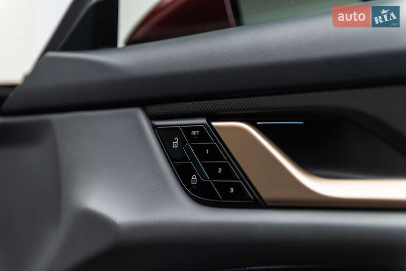 Седан Porsche Taycan 2021 в Мукачево