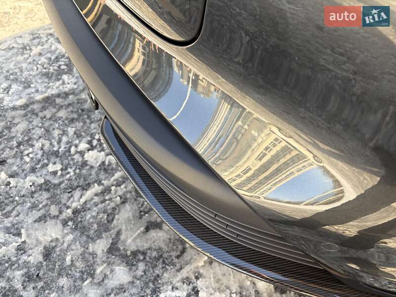 Седан Porsche Taycan 2021 в Киеве