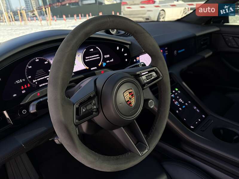 Седан Porsche Taycan 2021 в Киеве