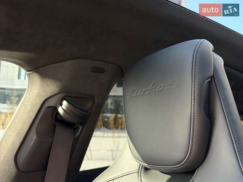 Седан Porsche Taycan 2021 в Киеве