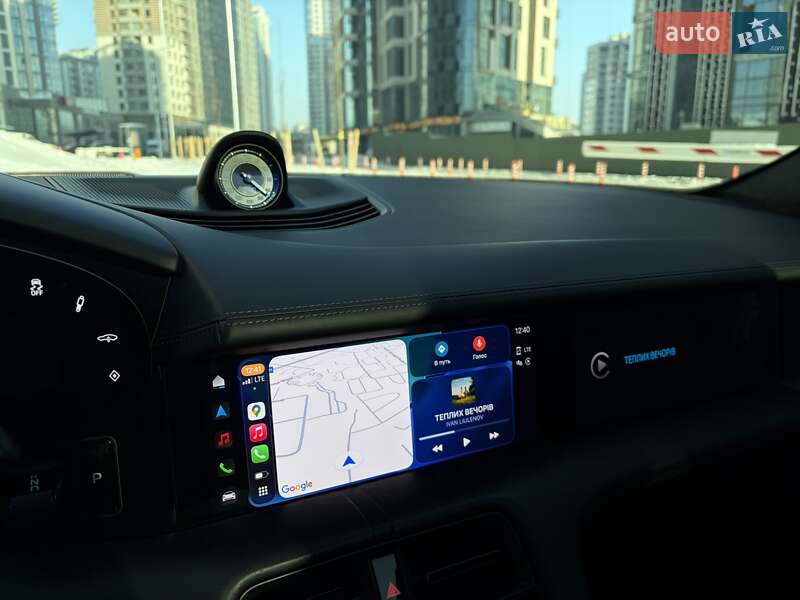 Седан Porsche Taycan 2021 в Киеве