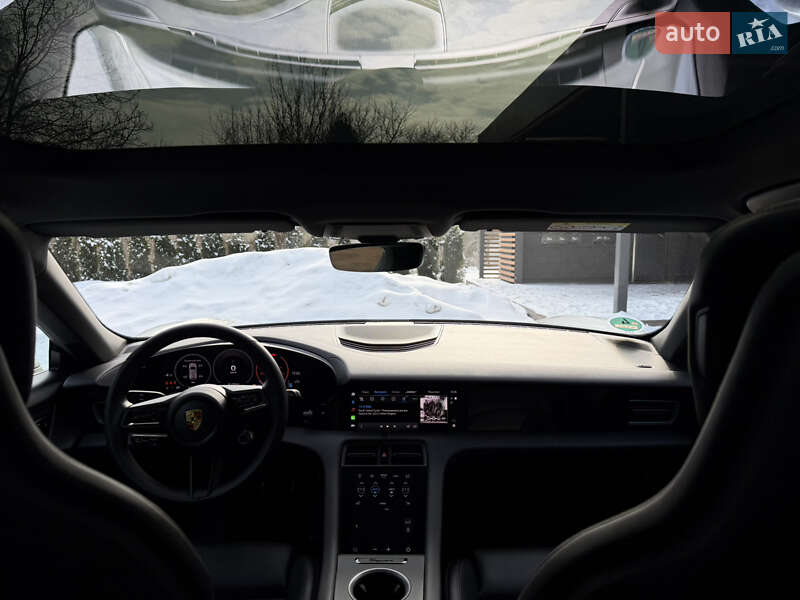 Седан Porsche Taycan 2024 в Львове