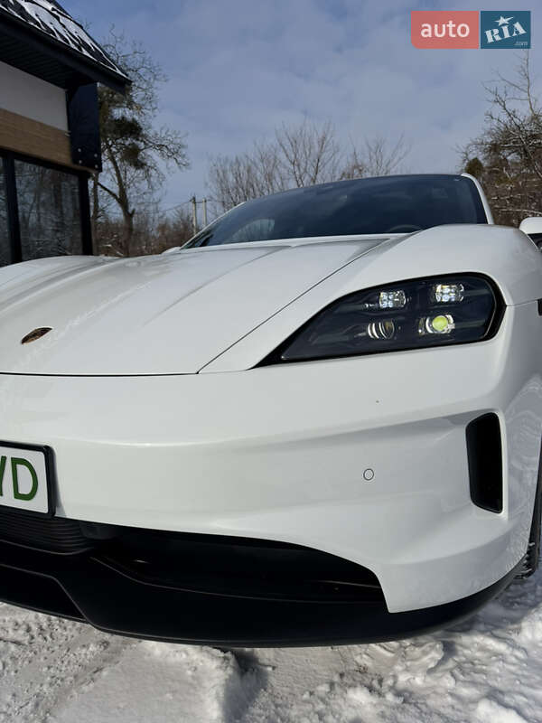 Седан Porsche Taycan 2024 в Львове