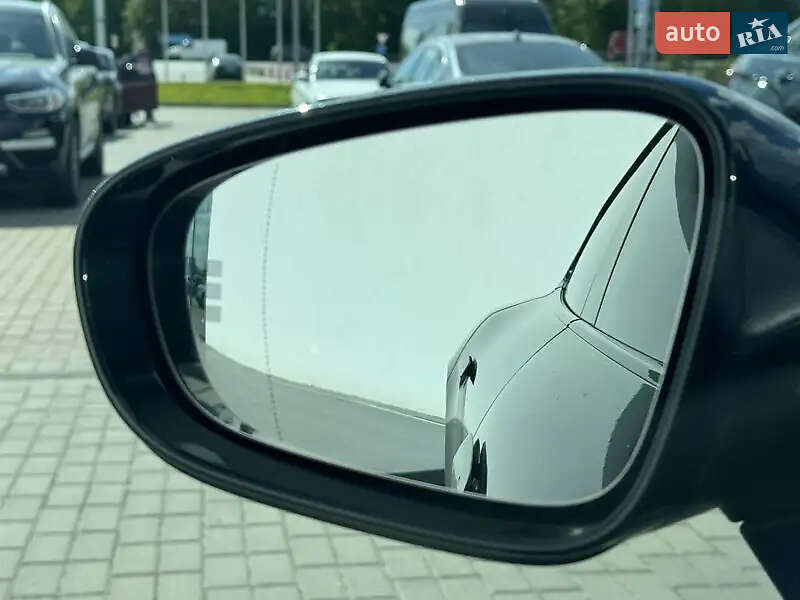 Седан Porsche Taycan 2021 в Львове