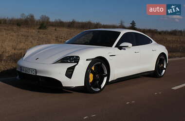 Седан Porsche Taycan 2020 в Киеве