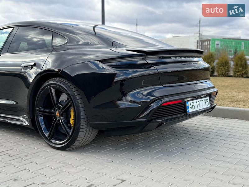 Седан Porsche Taycan 2020 в Виннице