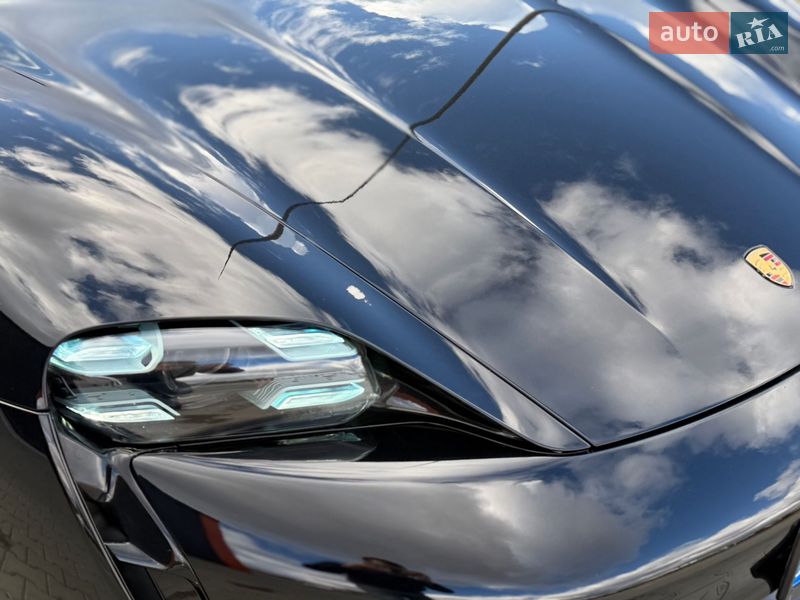 Седан Porsche Taycan 2020 в Виннице