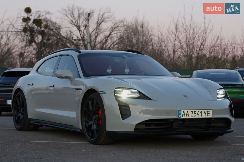 Porsche Taycan 2023