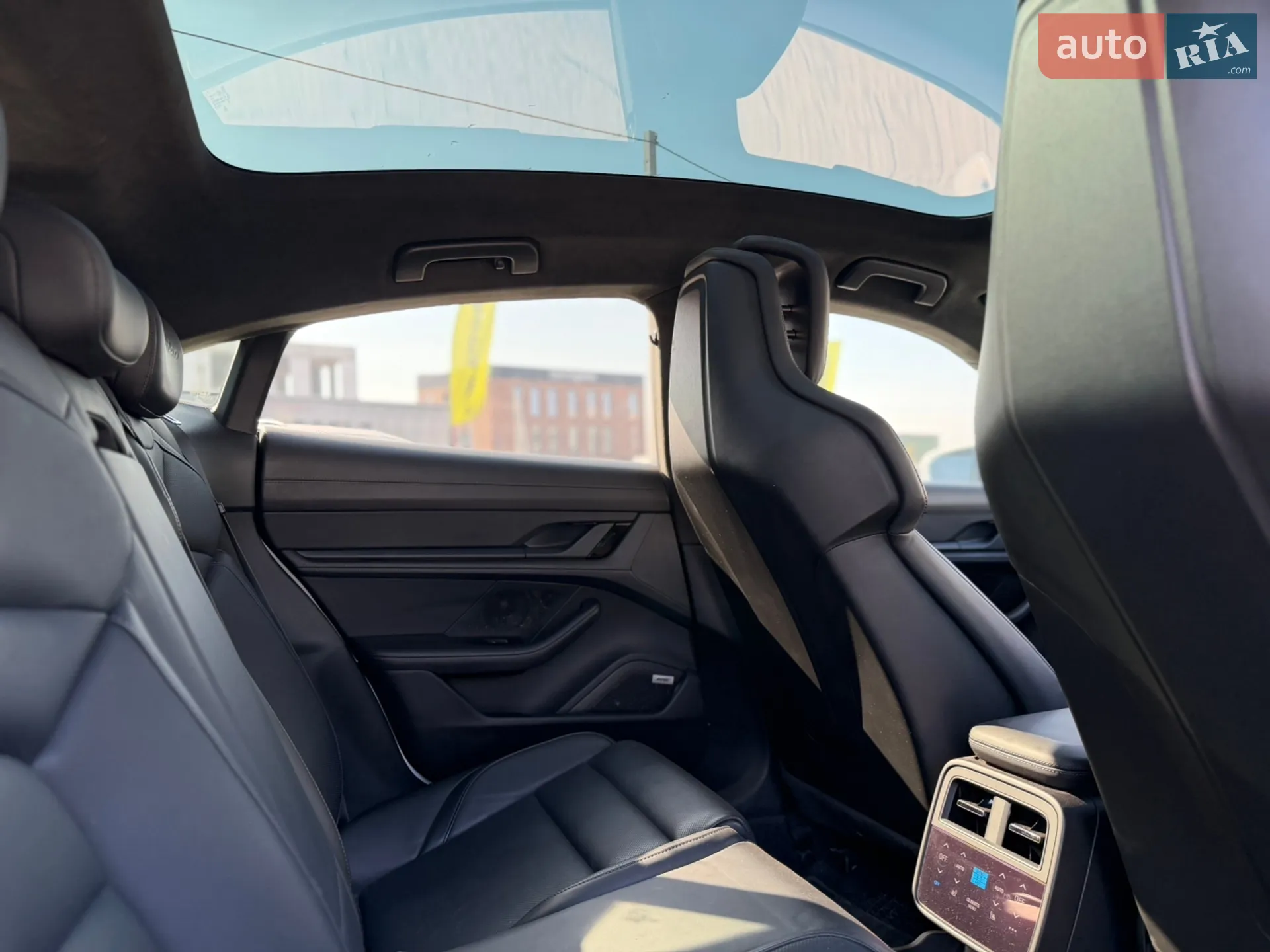 2020 Porsche Taycan - мініатюра 27