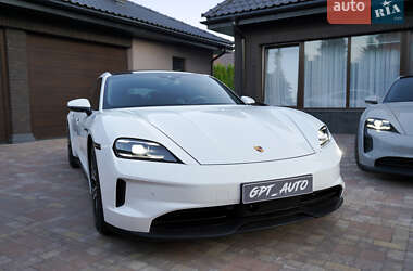 Седан Porsche Taycan 2024 в Киеве