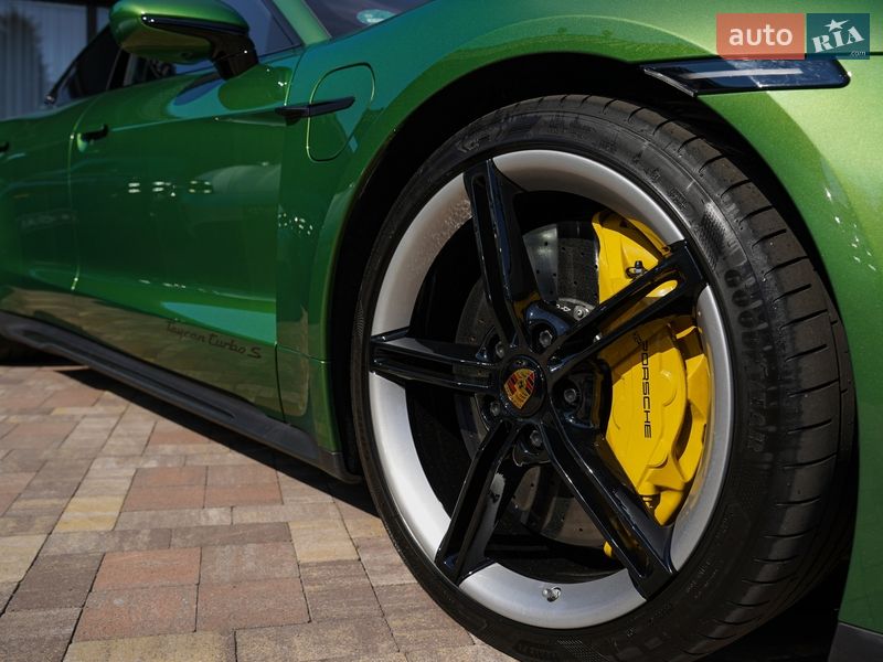 Седан Porsche Taycan 2022 в Киеве