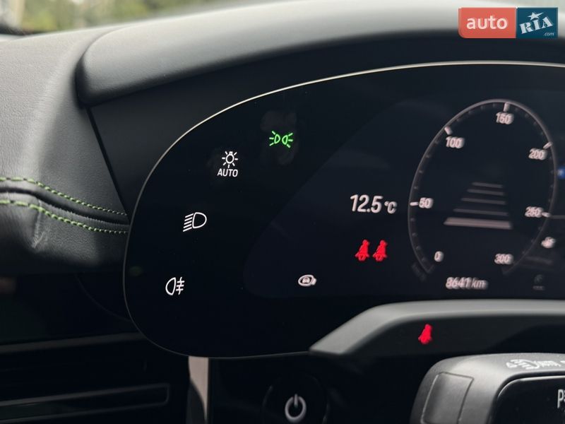 Седан Porsche Taycan 2022 в Киеве