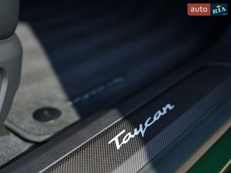 Седан Porsche Taycan 2022 в Киеве
