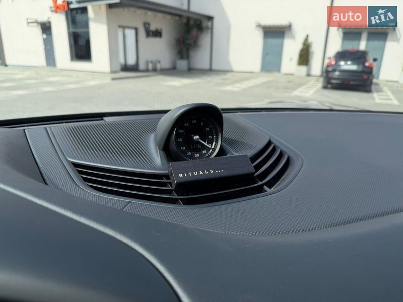 Седан Porsche Taycan 2022 в Ровно