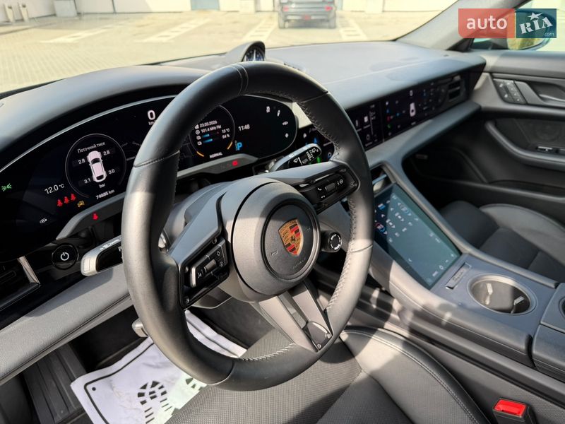 Седан Porsche Taycan 2022 в Ровно