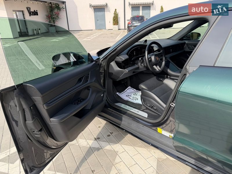 Седан Porsche Taycan 2022 в Ровно