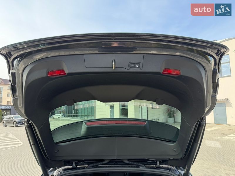 Седан Porsche Taycan 2022 в Ровно