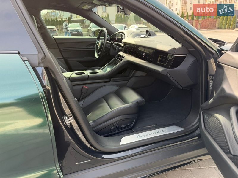 Седан Porsche Taycan 2022 в Ровно