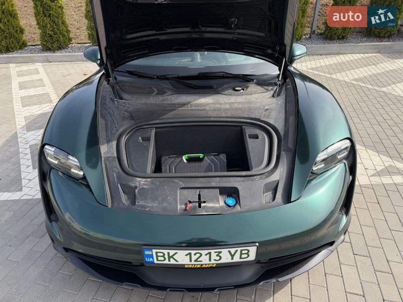 Седан Porsche Taycan 2022 в Ровно