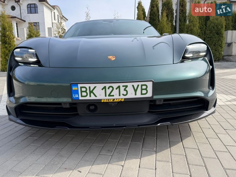 Седан Porsche Taycan 2022 в Ровно
