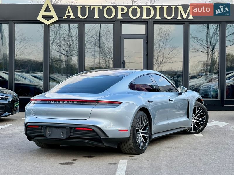 Седан Porsche Taycan 2023 в Києві