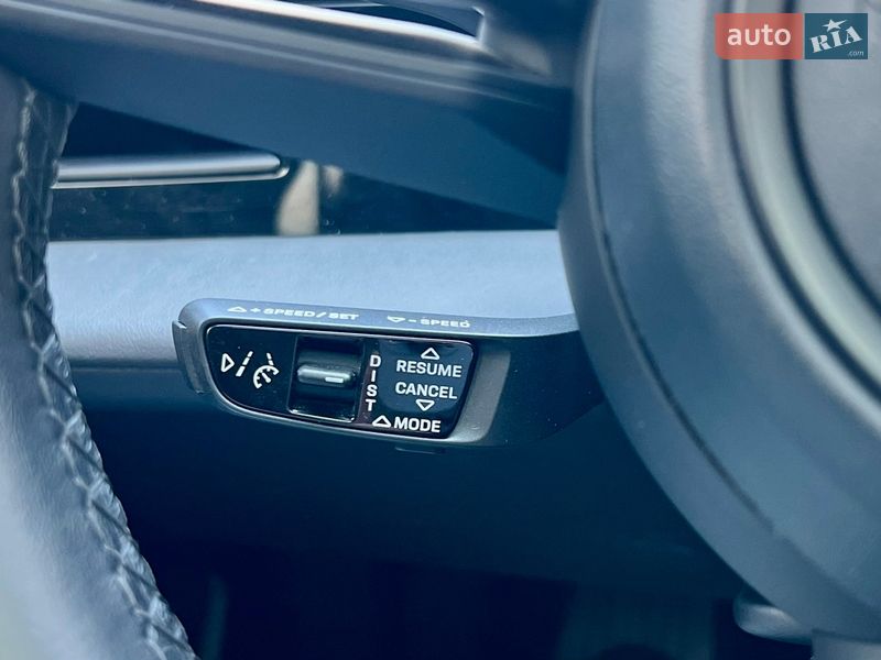 Седан Porsche Taycan 2023 в Києві