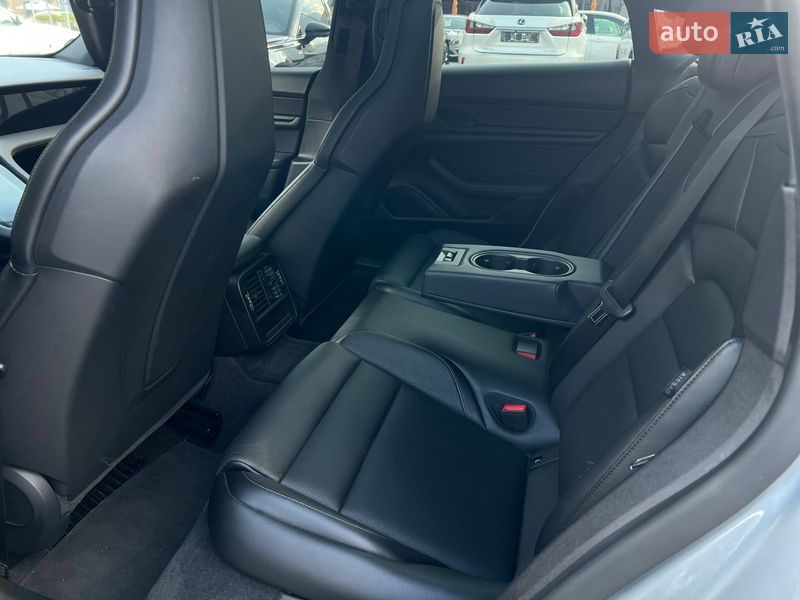 Седан Porsche Taycan 2023 в Києві