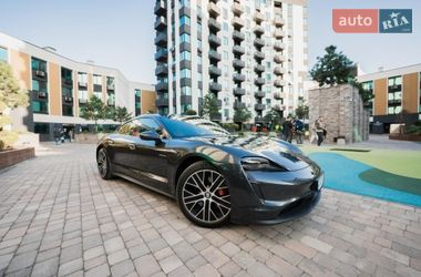 Седан Porsche Taycan 2020 в Києві