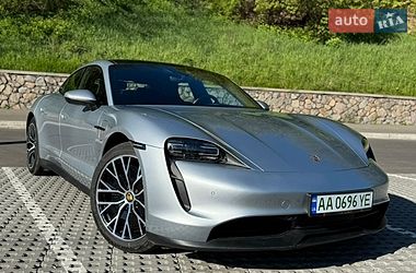 Седан Porsche Taycan 2023 в Киеве